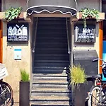 阿巴酒店 *